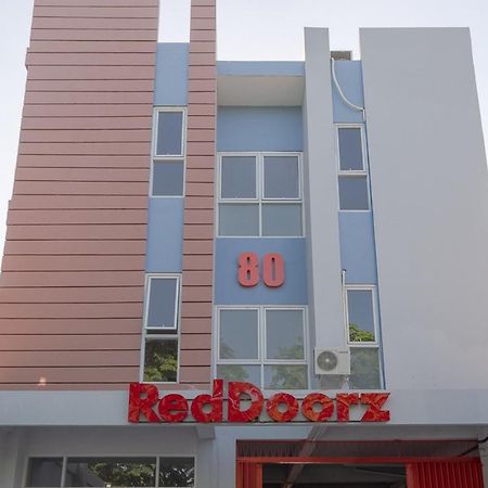 Reddoorz Plus Syariah @ Raya Nginden 2 Сурабая Экстерьер фото