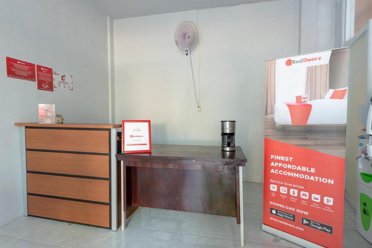 Reddoorz Plus Syariah @ Raya Nginden 2 Сурабая Экстерьер фото